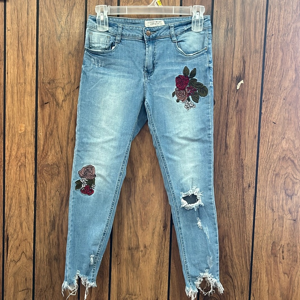 Women’s Skinny High Rise Ripped embroidered blu…